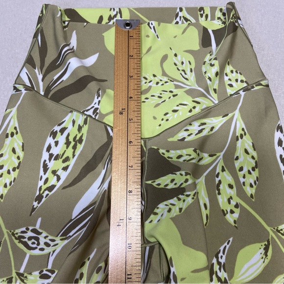 OFFLINE By AERIE Real Me Printed High Waisted 7" Bike Short Size S - Picture 11 of 12